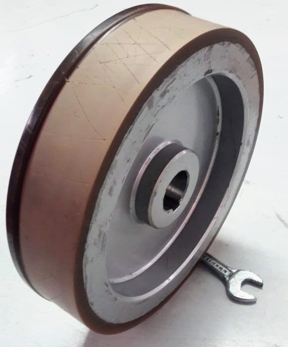 Large coated drive wheel with a keyed hub