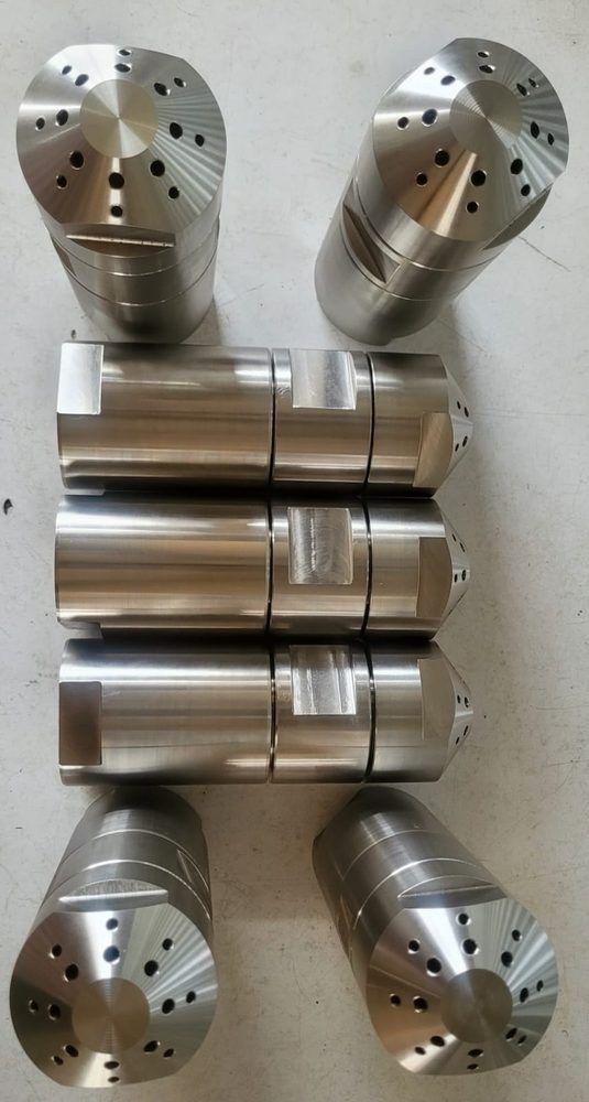 Stainless steel drilled distributor and nozzle bodies